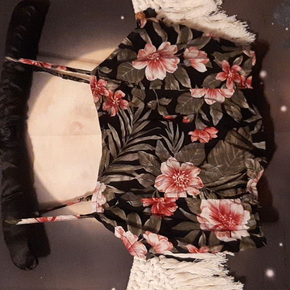 EUC crop tank top black woth floral print hibiscus flower american eagle medium - Picture 1 of 5